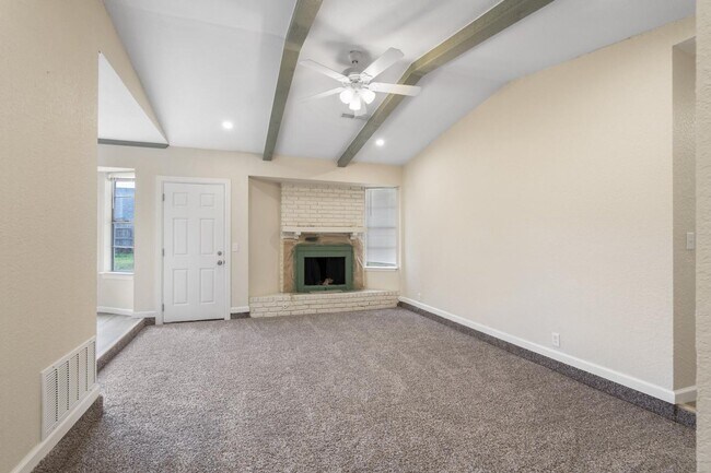Building Photo - 1671 S Pecan Ave