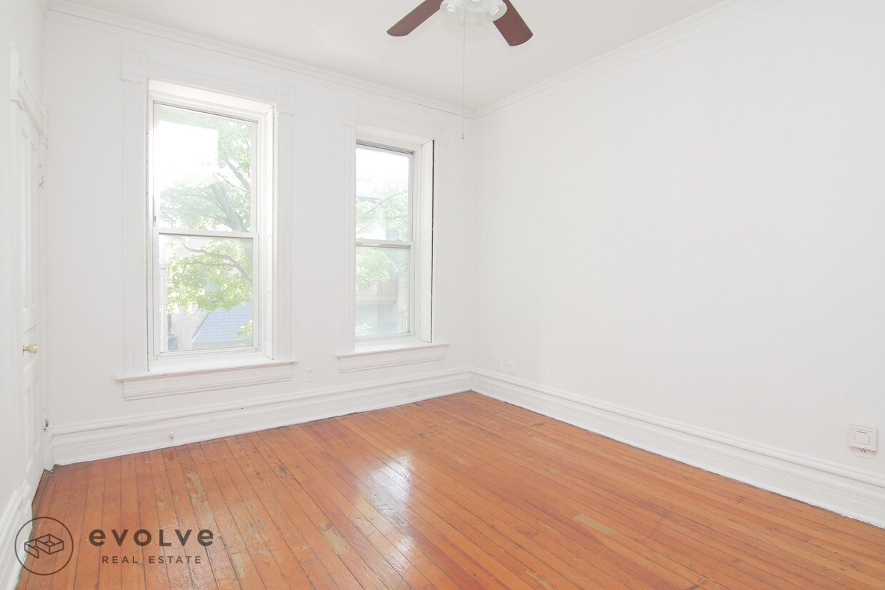 Primary Photo - 1346 W Webster Ave