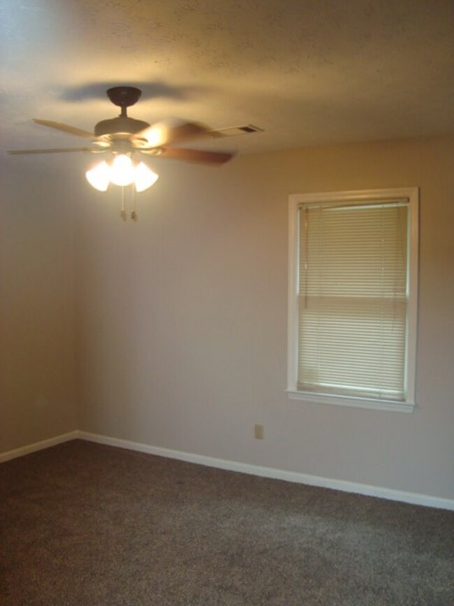 Foto del edificio - Three bedroom/2bathroom Condo available fo...