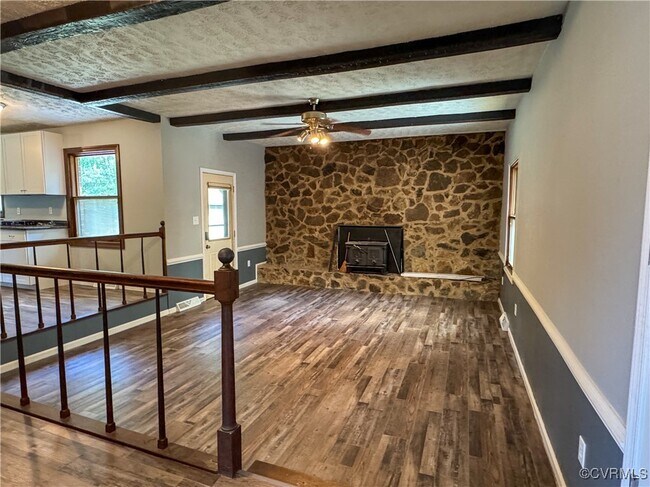 Foto del edificio - 10200 Graves Rd