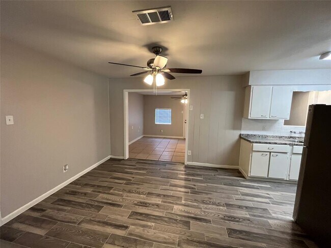 Foto del edificio - 408 Bluebell St