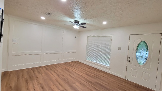 Foto del edificio - 2100 Hill Top Ct