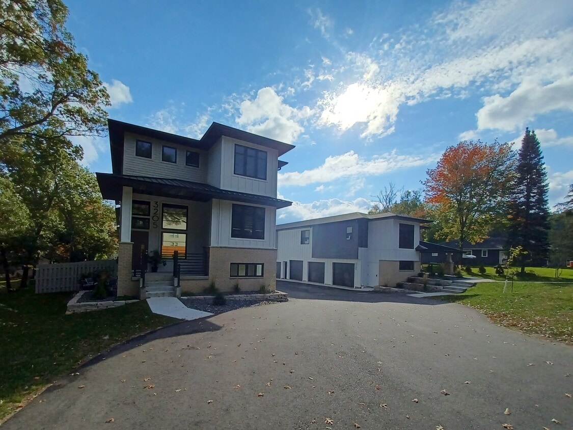 Theodora Rowhomes 32053265 Fairfax St Eau Claire, WI Apartments