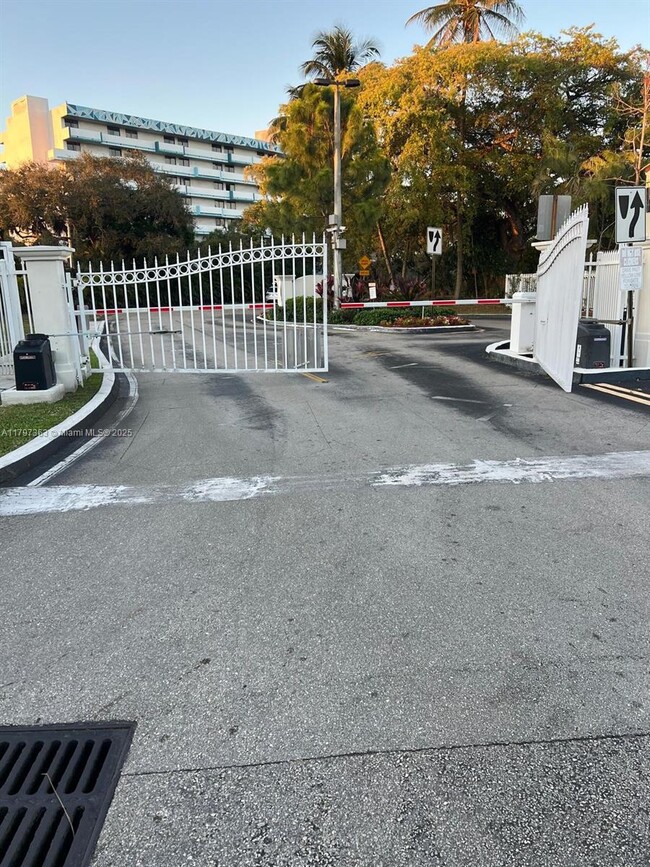 Foto del edificio - 6695 Racquet Club Dr
