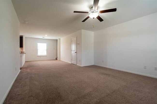 Foto del edificio - 128 Maywood Ln