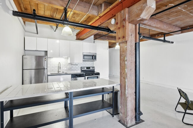 Building Photo - The Newberry Lofts / Artist Loft Apartments
