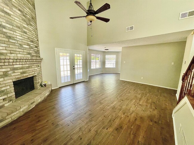 Building Photo - 16200 Parkway Dr