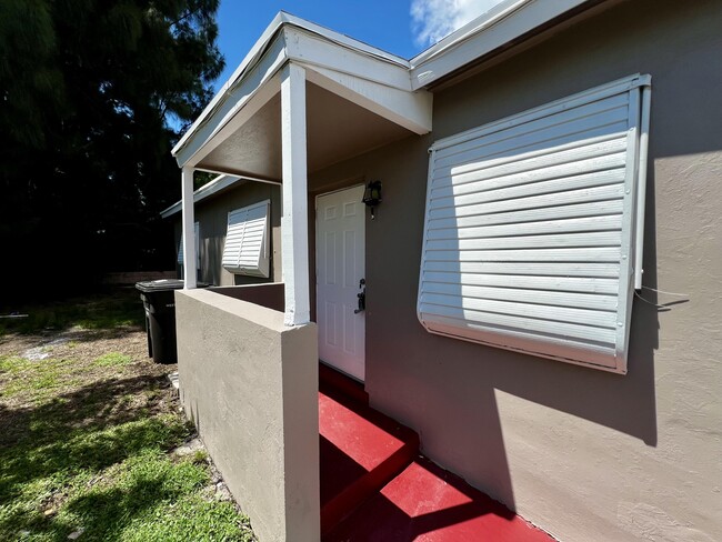 Building Photo - 5209 Pinewood Ave