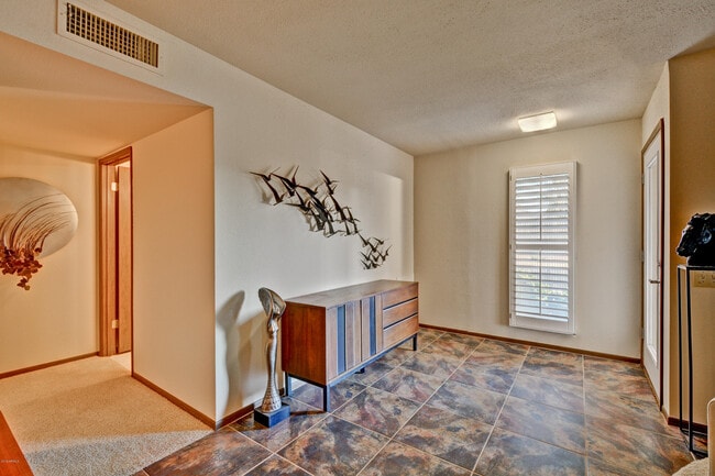 Building Photo - 10122 Willowcreek Cir