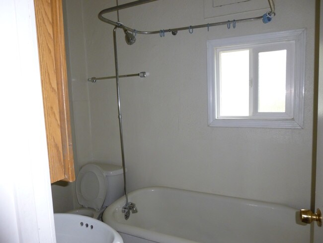 Bathroom - 1054 NE Dean St