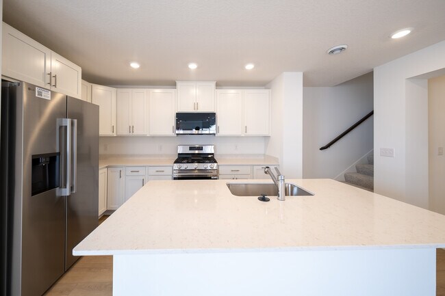 Building Photo - 15004 Ahena Curv