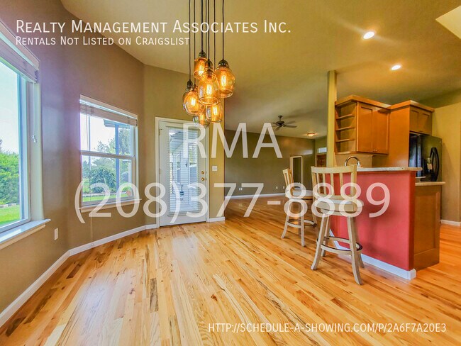Building Photo - Fantastic Home on Lake View Golf Course