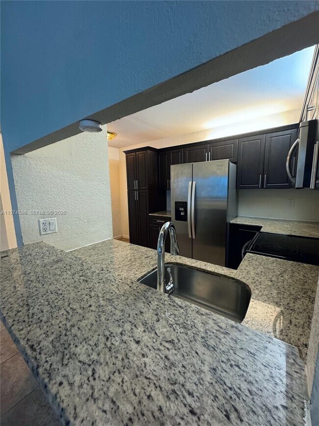 Foto del edificio - 10730 NW 14th St