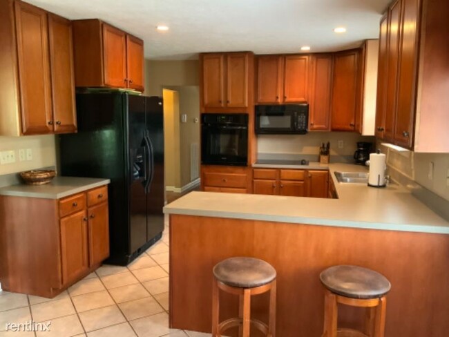 Building Photo - 4 br, 2 bath House - 355 Flushing Dr.