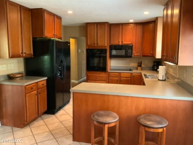 Foto del edificio - 4 br, 2 bath House - 355 Flushing Dr.