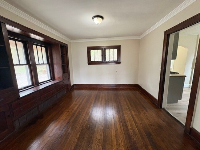 Foto del edificio - Spacious 3-Bedroom Home in West Akron with Appliances Included