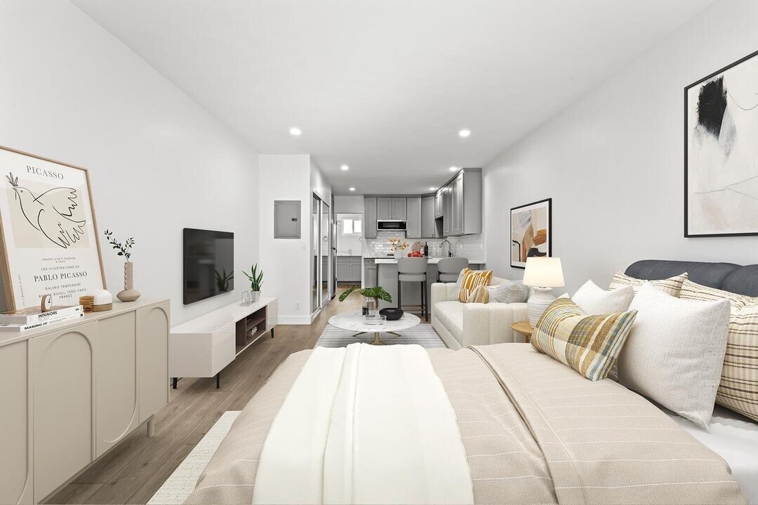 Foto principal - 1240 W 29th St