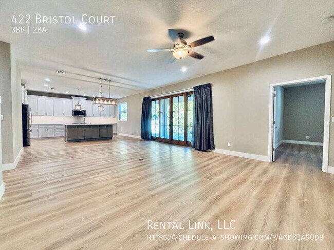 Foto del edificio - 422 Bristol Ct