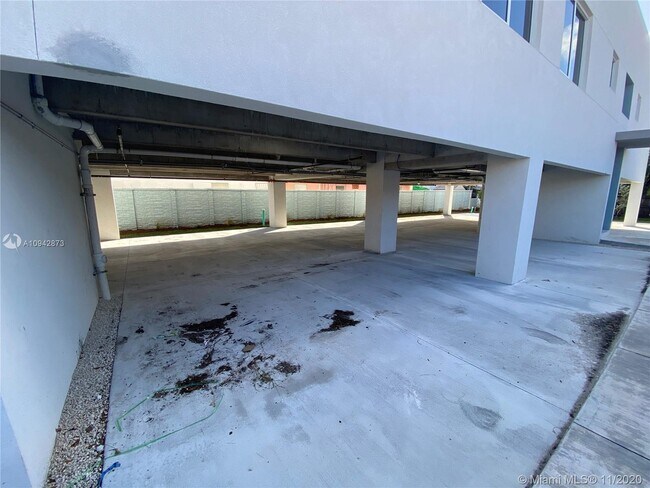 Building Photo - 620 W 29th St