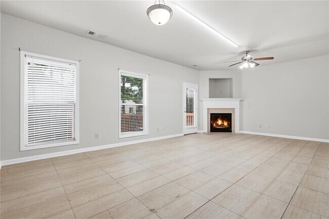 Foto del edificio - 6199 Thorncrest Dr