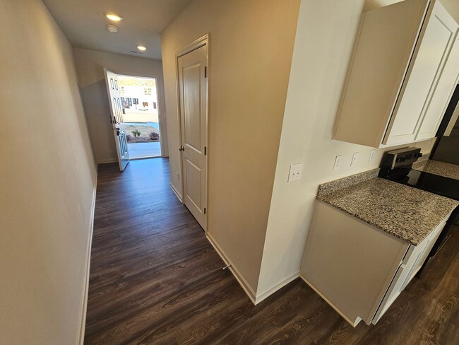 Foto del edificio - Brand New Townhome in the heart of Newton