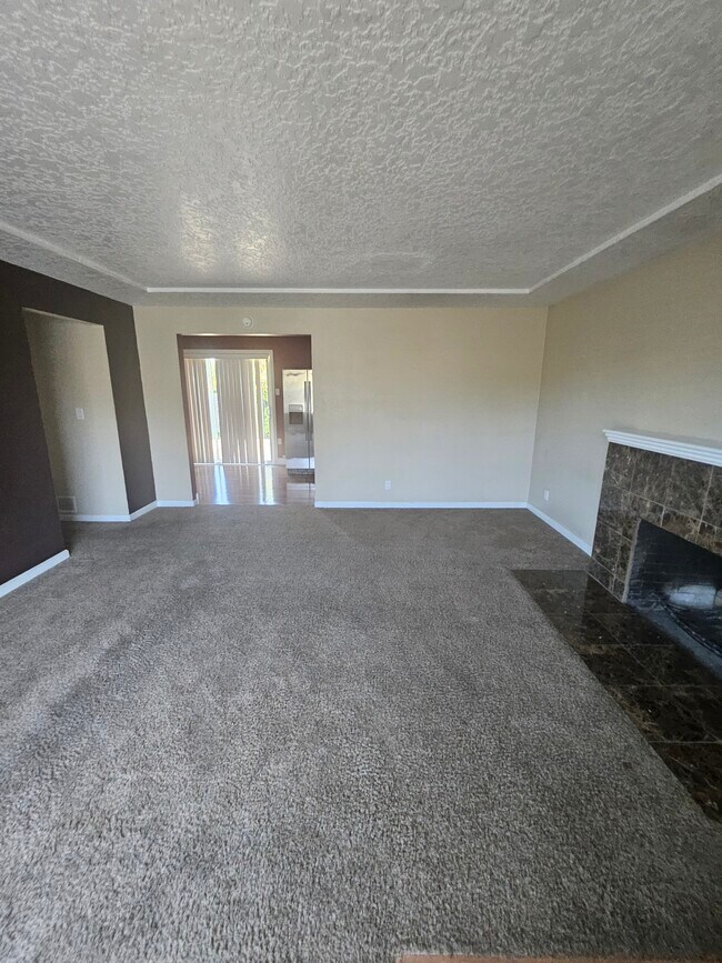 Building Photo - 207 NE 88th Ave