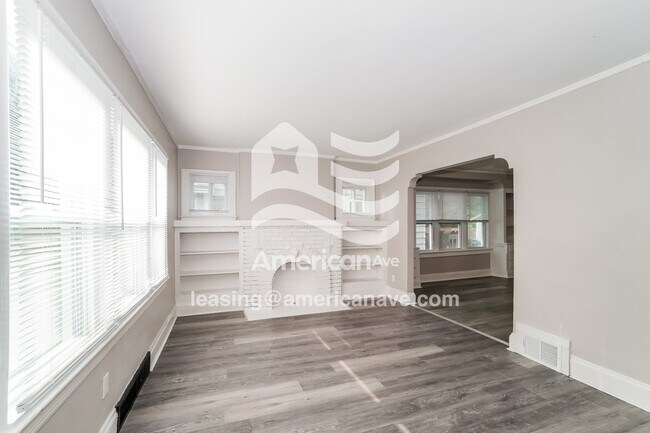 Foto del edificio - 384 Grace Ave