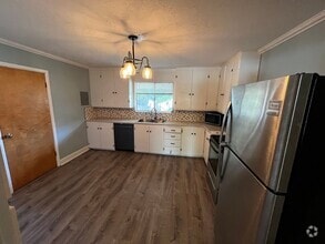 Building Photo - 568-574 E 200 S