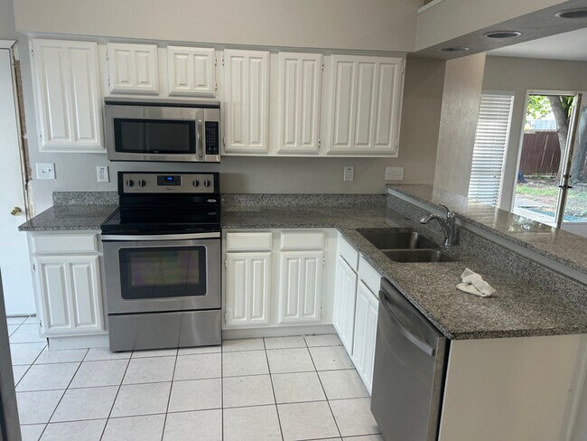 Foto del edificio - 4312 Avon Ct