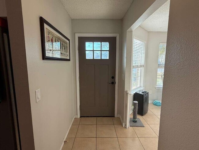 Foto del edificio - 2722 Shalimar Dr