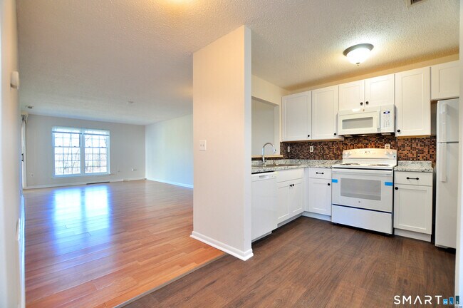 Foto del edificio - 207 Country Club Ct