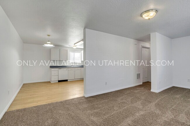 Foto del edificio - 1040 W State St