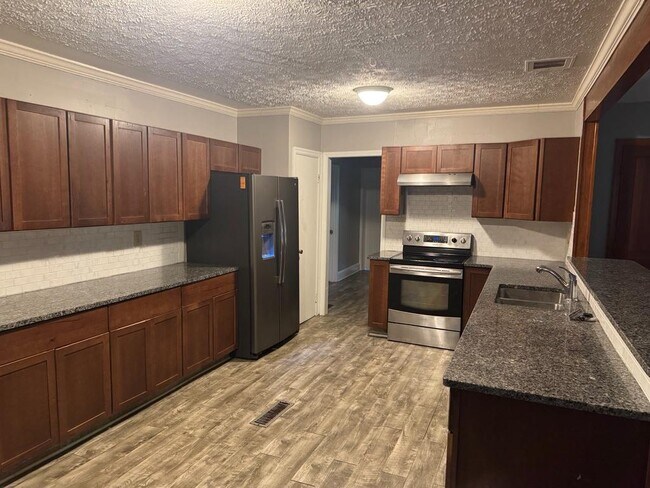 Foto del edificio - 121 Woodland Cir