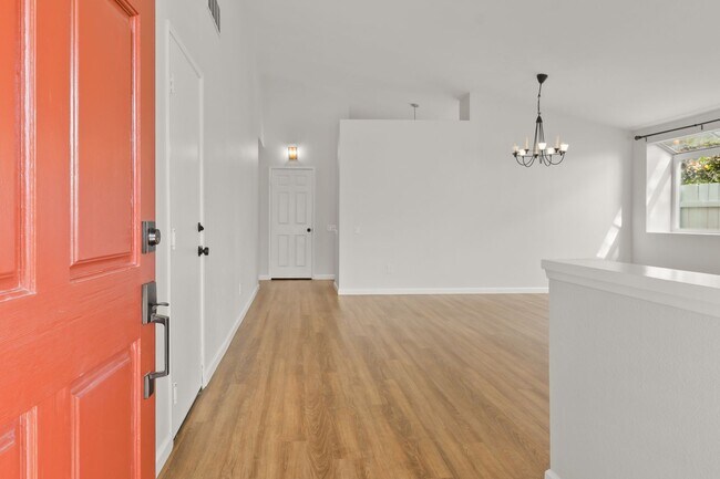 Foto del edificio - Beautiful 4BR Single-Story Home with Solar in Summercreek