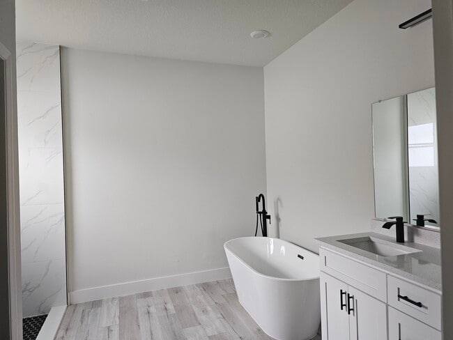 Foto del edificio - 4479 SW 170th Street Rd