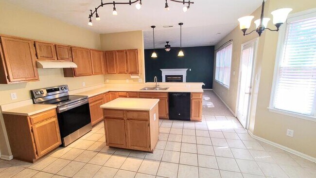 Building Photo - 1009 Friar Tuck Ct