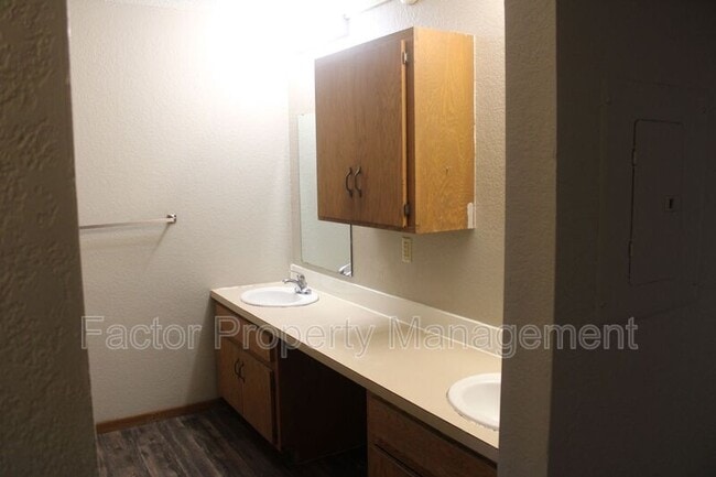 Foto del edificio - 1530 Warren St