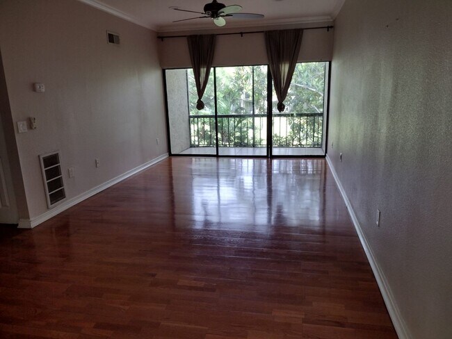 Foto del edificio - 1 Bed/1 Bath 2nd floor condo on Wimbledon ...
