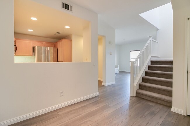 Building Photo - Multi-level Spanish Mission Style 3 Bed 2.5 Bath in Pasadena!