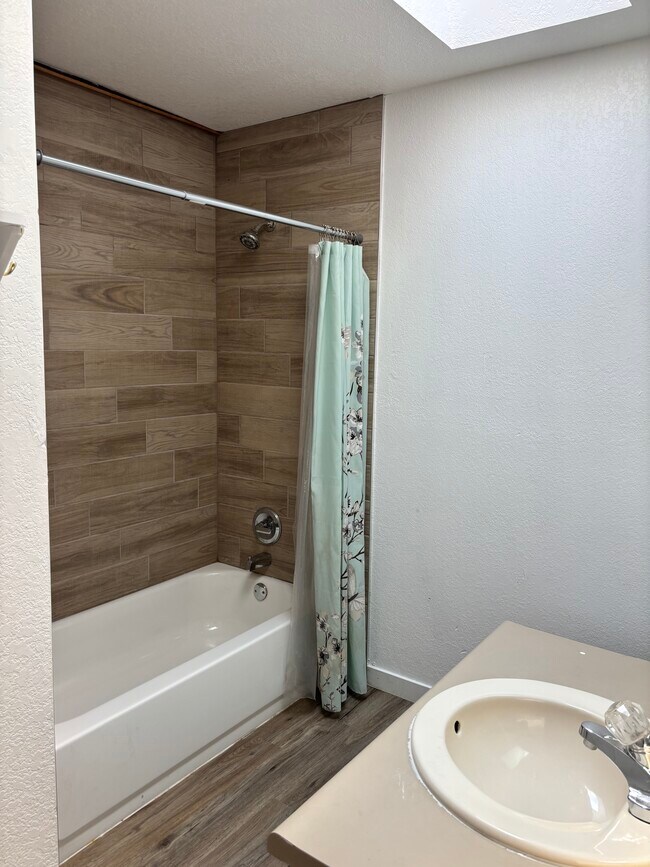 Building Photo - 3033 Pinnacle Dr