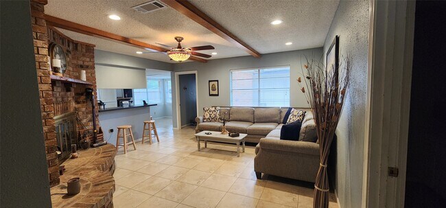 Foto del edificio - 2110 Eagle Point Rd