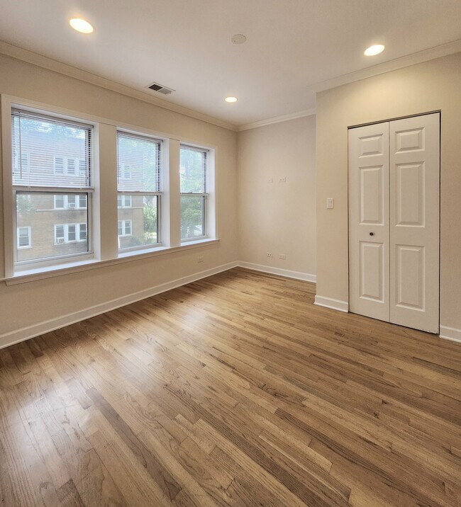 Foto del edificio - 2856 W Rosemont Ave