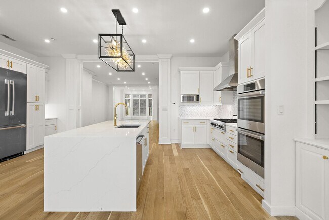 Building Photo - 16 Regency Pl