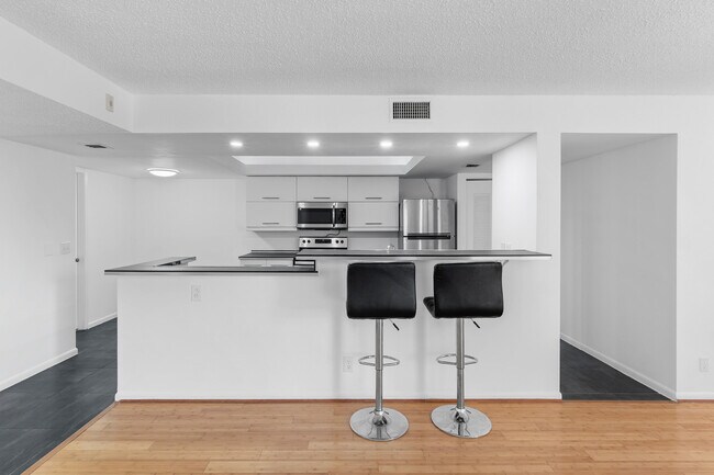 Building Photo - 750 Egret Cir