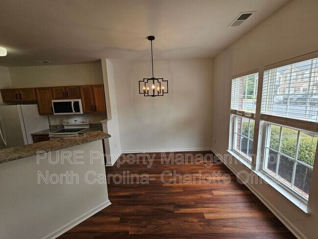 Foto del edificio - 3048 Misty Harbor Cir