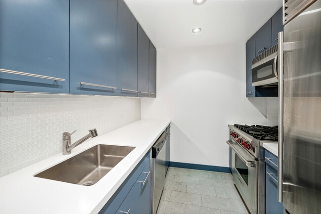 Building Photo - 106 Central Park S