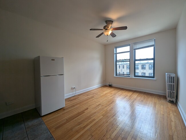 Building Photo - 2737 N Spaulding Ave