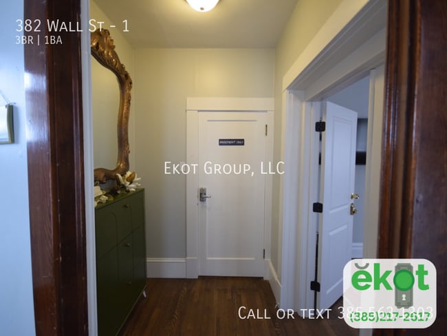 Building Photo - 382 Wall St