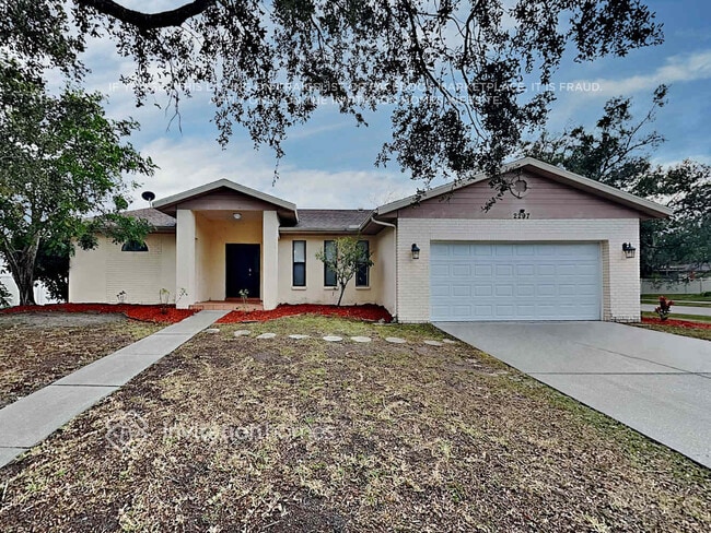 Building Photo - 2297 Cork Oak St E