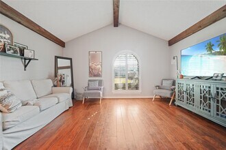 Building Photo - 1314 Town Cir